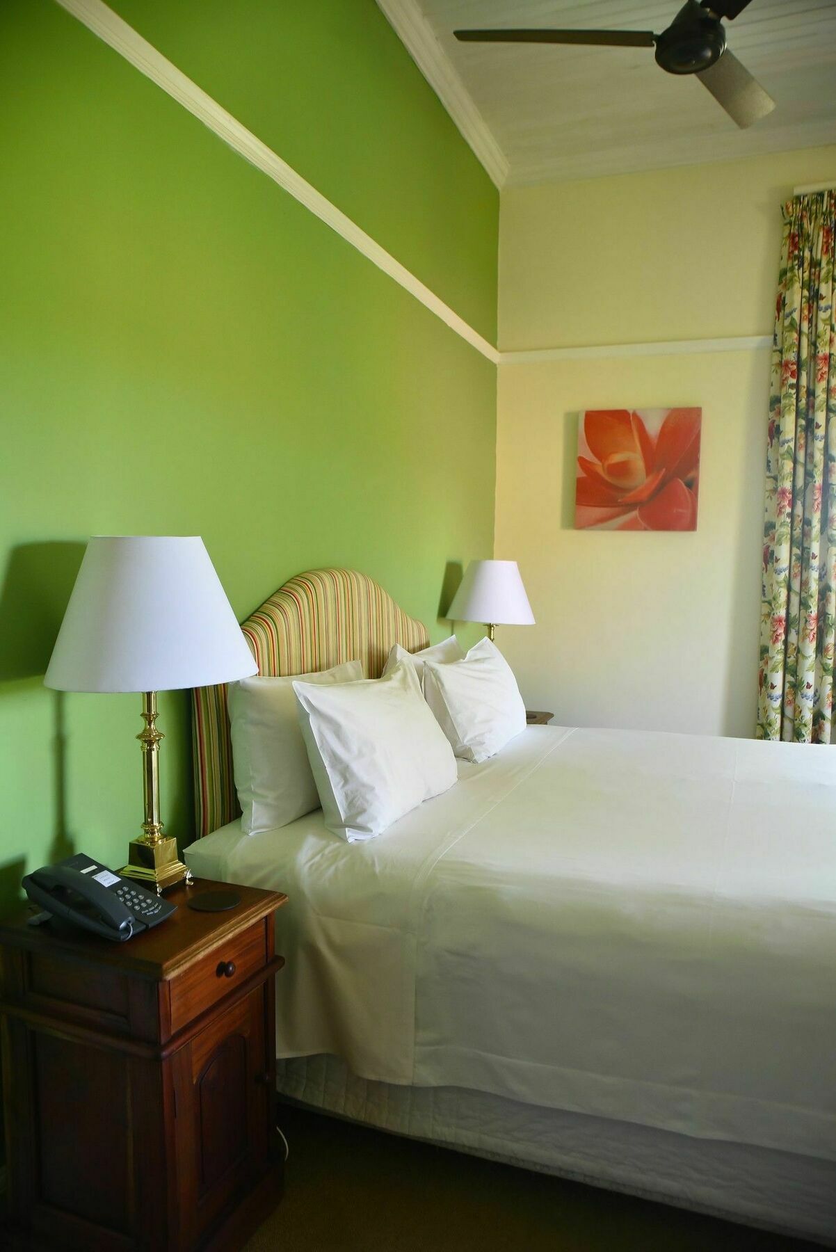 Medindi Manor Hotel Cape Town Bagian luar foto